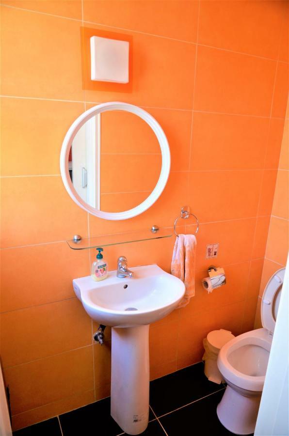 Isabella Court Townhouse Near Venus Beach And Lidl Paphos Exterior foto